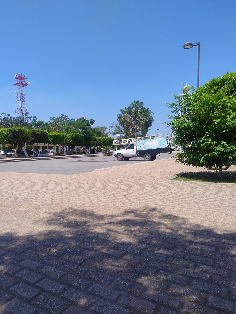 Hola, alguien por el centro de Comalcalco? 👀 Chica o pareja? 🫣