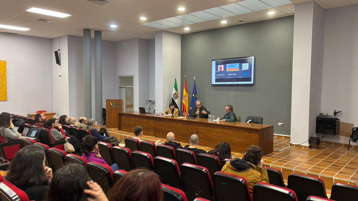 Facultad de Derecho UEX (@uexderecho) on Twitter photo Conferencia del profesor y ex ministro Joan Subirats <a href="/subirats9/">joan subirats</a> en el Salón de Grados "María Telo" de nuestra Facultad.
Organizan: profs. <a href="/AnaTMGB/">Ana Torrecillas</a> y Ángel Calle. Colabora: Asociación Extremeña de Sociología (ACISE). Conferencia del profesor y ex ministro Joan Subirats <a href="/subirats9/">joan subirats</a> en el Salón de Grados "María Telo" de nuestra Facultad.
Organizan: profs. <a href="/AnaTMGB/">Ana Torrecillas</a> y Ángel Calle. Colabora: Asociación Extremeña de Sociología (ACISE).