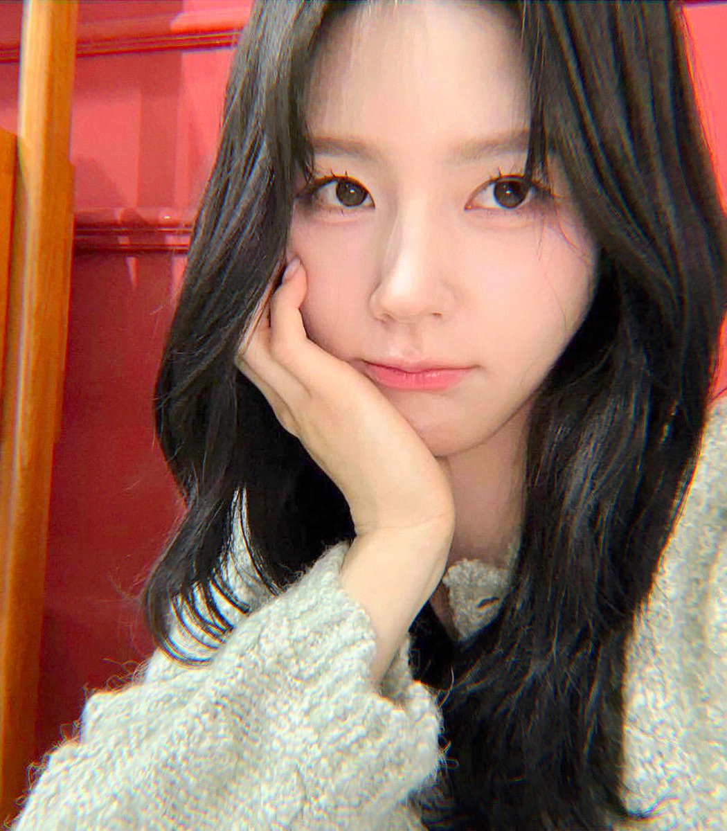 perri loves titus. tweet media