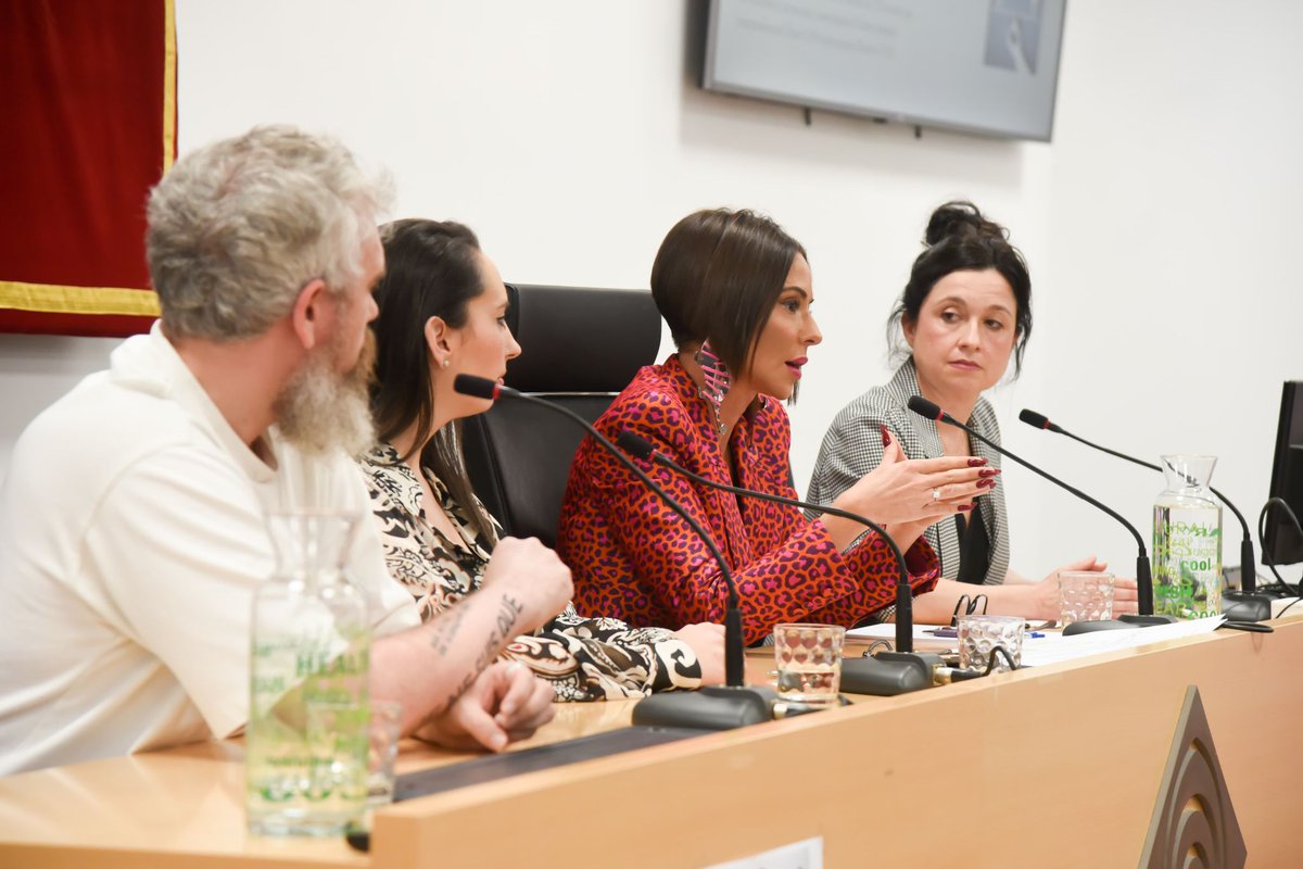 Facultad de Ciencias Económicas y Empresariales AB tweet media