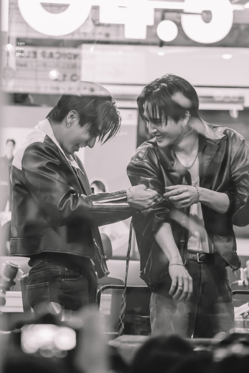 another_jpeg's tweet photo. 250312 ไม่เอาอะไรแล้วจริงๆชีวิตนี้ของนายเพิร์ธเนี่ยย 🫣

P10L BYENIOR PT LIVE 
@perthppe | #PerthTanapon
@Ppsanta | #Santapp 
#Perfect10Liners #PerthSanta
#Flex1045xPerfect10Liners https://t.co/dTzy1lfOf8
