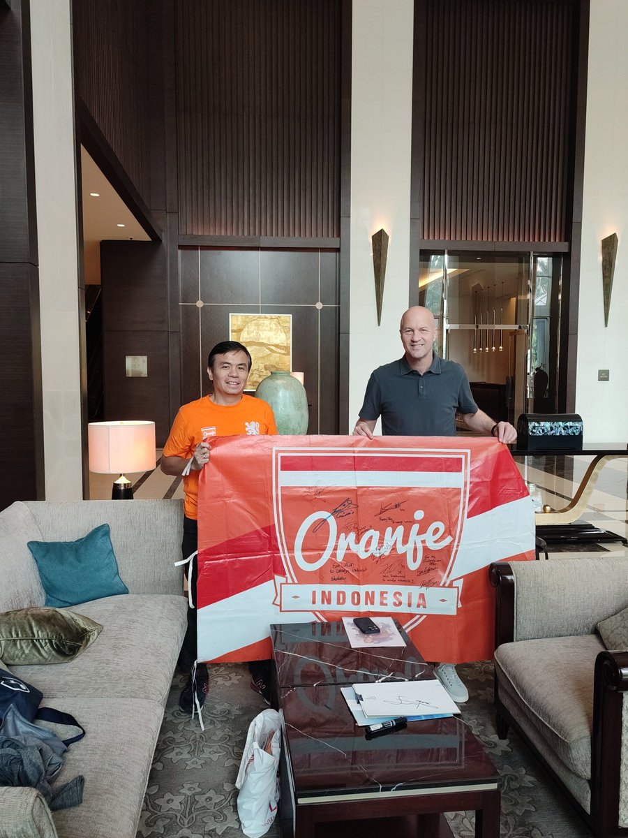 4rn4n's tweet photo. Nice to meet you @JordiCruyff!
Thank you for having discussions about football, Indonesia๐คthe Netherlands, & @OnsOranje fans in Indonesia.
Congrats for your role as the Technical Advisor of @TimnasIndonesia. Veel success!
@KNVB @NLinIndonesia
#NothingLikeOranje #KamiGaruda https://t.co/t9itiawA6u