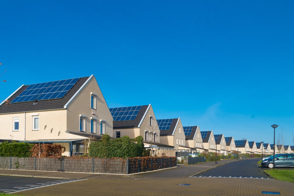 De salderingsregeling stopt op 1 januari 2027. Vanaf dat moment ontvang je minder voor de stroom die je teruggeeft aan het elektriciteitsnet.

Wat betekent dit voor jou? Onze adviseur Frans vertelt wat je kan doen 👉duurzaambouwloket.nl/nieuws/adviseu… 

#salderingsregeling
