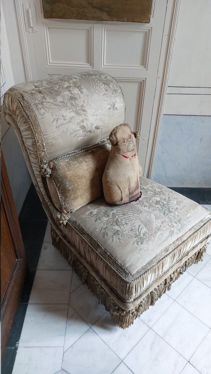 Mira <a href="/LaRevuelta_TVE/">La Revuelta</a> en la casa Museo #Cerralbo de Madrid tiene el mismo peluche en un baño que vosotros! Os han copiado