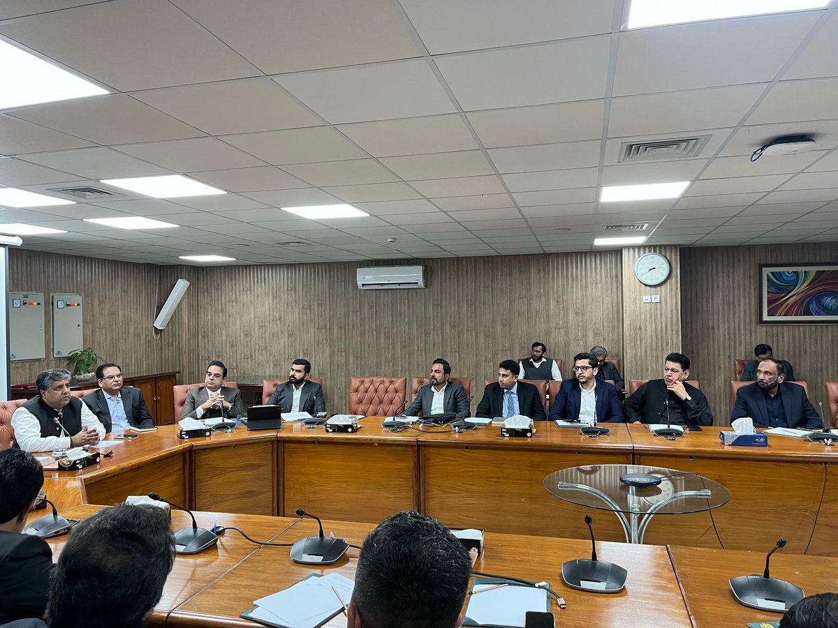 investinpak's tweet image. Board of Investment (BOI), under the chairmanship of Minister and Secretary BOI, held a Focus Group Discussion (FGD) on Real Estate sector today, engaging key stakeholders to address regulatory challenges and streamline business processes 1/3
#RealEstateReforms #EoDB