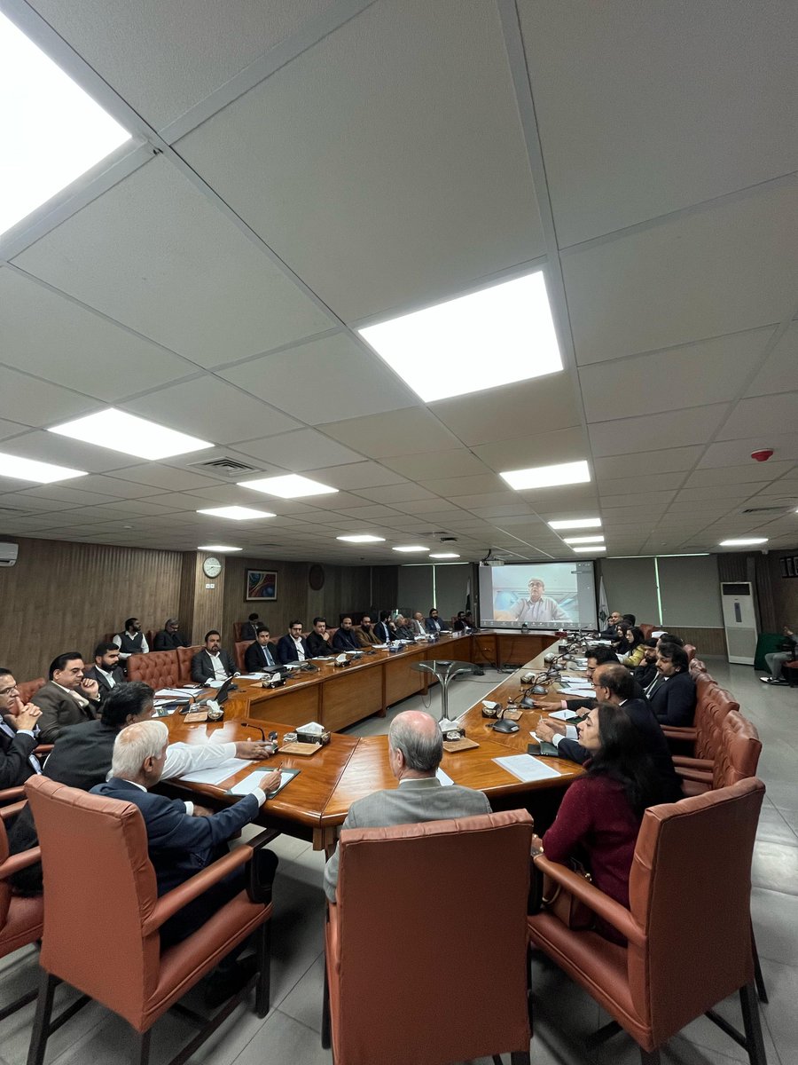 investinpak's tweet image. Board of Investment (BOI), under the chairmanship of Minister and Secretary BOI, held a Focus Group Discussion (FGD) on Real Estate sector today, engaging key stakeholders to address regulatory challenges and streamline business processes 1/3
#RealEstateReforms #EoDB