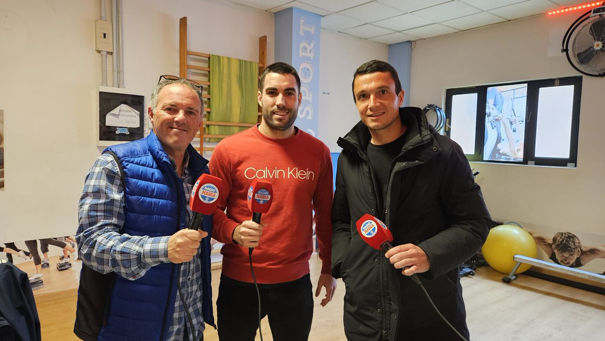 Radio MARCA Asturias (@rmarcaasturias) on Twitter photo 🔵 Tertulia del Real Oviedo desde Tartiere Sport
🎙 <a href="/AFPerdones/">Angel Fernández</a>
⚽️ <a href="/diegui_johan/">Diego Johannesson</a>
📻 <a href="/Gabri_Gallego13/">Gabriel Gallego</a>
👨🏻🏫 <a href="/pablo_guisasola/">Pablo Guisasola</a>
#DirectoMarcaAsturias 🔵 Tertulia del Real Oviedo desde Tartiere Sport
🎙 <a href="/AFPerdones/">Angel Fernández</a>
⚽️ <a href="/diegui_johan/">Diego Johannesson</a>
📻 <a href="/Gabri_Gallego13/">Gabriel Gallego</a>
👨🏻🏫 <a href="/pablo_guisasola/">Pablo Guisasola</a>
#DirectoMarcaAsturias