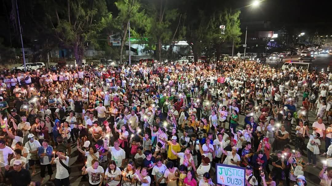 Peace and Prayer Rally in Kidapawan City for President Duterte. 

People singing Ang Bayan kong Pilipinas made so many emotional.
👊💚🦅

📷 Mayang Smith