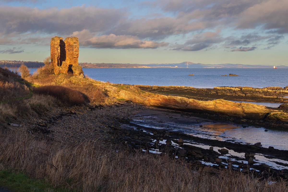 fifeexplorer's tweet photo. #walking the #fifecoastalpath as the sun sets between #kirkcaldy and #kinghorn - click on each image for more info...
#seafield #beachwalk #outandaboutscotland #loveFife #sunsetphotography #visitscotland #loveourcommunity #walking #nature #kingdomoffife #fifecoastalpath #lovefife https://t.co/faeXc1Eijy