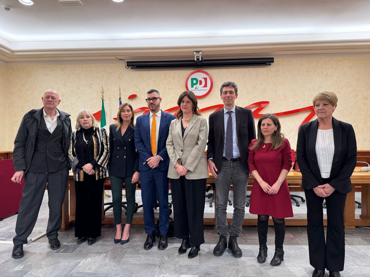 Maria Elena Boschi (@meb) on Twitter photo Grazie a <a href="/bobogiac/">Roberto Giachetti</a> abbiamo proposto con #NessunoTocchiCaino, insieme alle altre opposizioni, una convocazione straordinaria della Camera per discutere proposte per risolvere il sovraffollamento carcerario. Di fronte a una situazione drammatica il governo Meloni fa finta di nulla. Grazie a <a href="/bobogiac/">Roberto Giachetti</a> abbiamo proposto con #NessunoTocchiCaino, insieme alle altre opposizioni, una convocazione straordinaria della Camera per discutere proposte per risolvere il sovraffollamento carcerario. Di fronte a una situazione drammatica il governo Meloni fa finta di nulla.