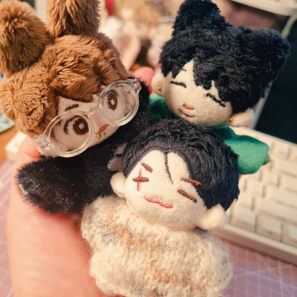 🐱너어어무 늦은 이벤트🐱💦
💜RT 1분께 윤깅이를 드립니다.(오늘 태어남ㅎㅎ)
💜당발 이번주말

현생 이슈로 아무것도 못했지만🥲.. 조촐한 생일 이벤트를 하고 싶어 가져 왔어요. 윤기야 생일 축하해🎉🎉 곧 보자💛💛

💛손바느질이라 좀 엉성할 수 있어요.
#HappySUGADay