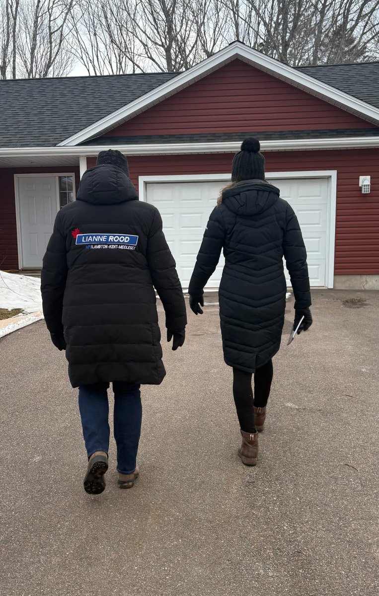 Lianne_Rood's tweet photo. Let’s turn Prince Edward Island Conservative! 🇨🇦 

I’m out with @NatalieJ_PEI  who is working hard, knocking doors and meeting voters to turn Charlottetown Blue. 

With her leadership and your support, we will Bring It Home! 💪🚪

 #PEI #NatalieJameson #BringItHome #CanadaFirst https://t.co/732I0g24eD