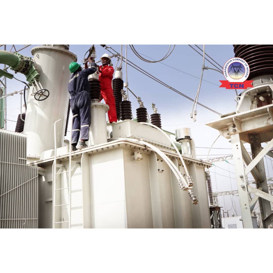 KOKUNSANI's tweet photo. Injiniyoyi na Kamfanin Dillancin Labarai na Najeriya ne suka samar da wutar lantarki ta Transformer a ranar 6 ga Maris 2025, bayan haka karfin injin din ya karu sosai, wanda hakan ya inganta ingancin samar da wutar lantarki ga mabukatan da ke daidai da Substation. https://t.co/Xc4suusjmR
