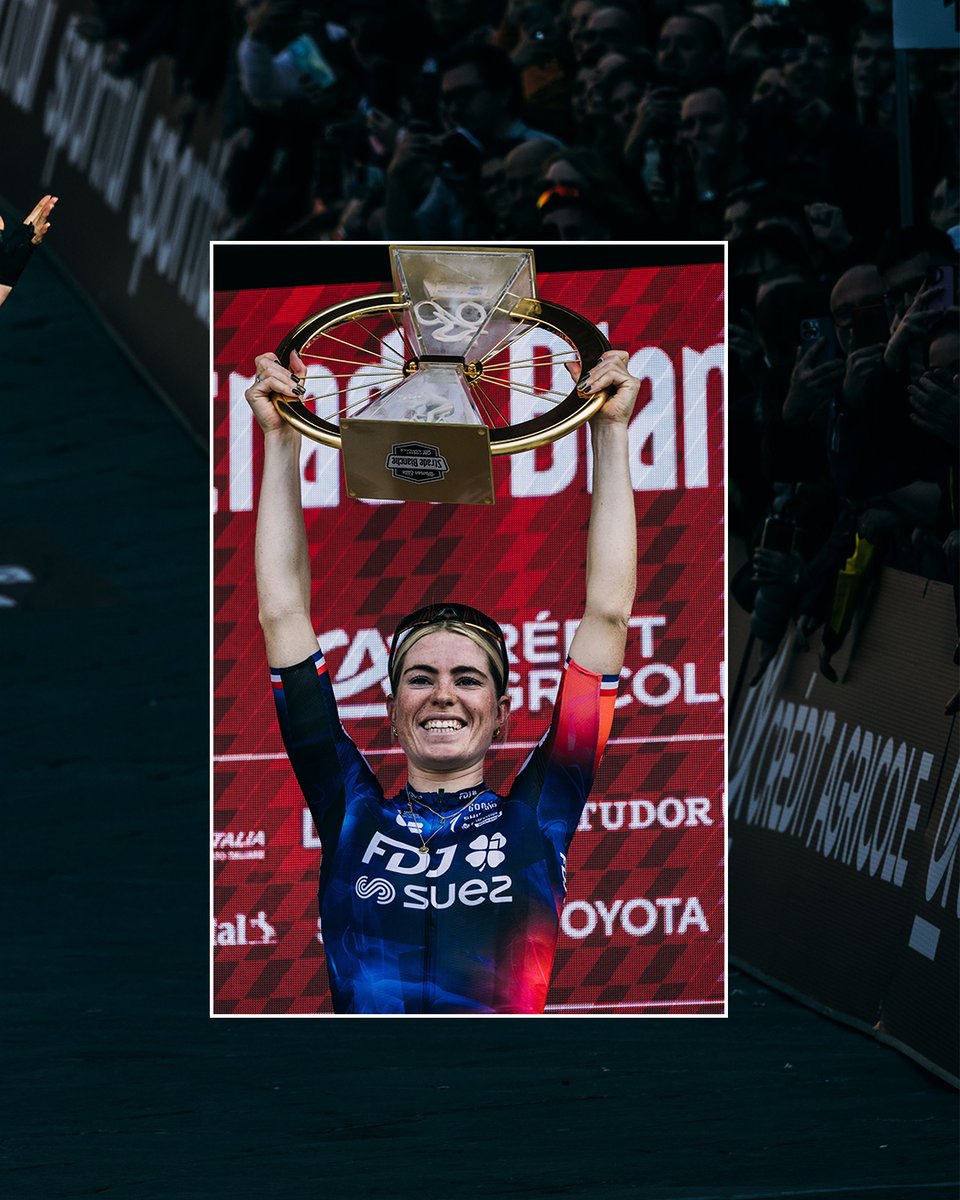 SUPACAZ's tweet image. Champions ride Supacaz. 🏆⁠
This past Saturday, Demi Vollering and FDJ-SUEZ conquered the white roads of Tuscany, taking an epic win at Strade Bianche! From gravel to glory — what a ride! 💙🚴‍♀️⁠
⁠
#Supacaz #FDJSUEZ #StradeBianche #ChampionsGrip #RideLikeDemi