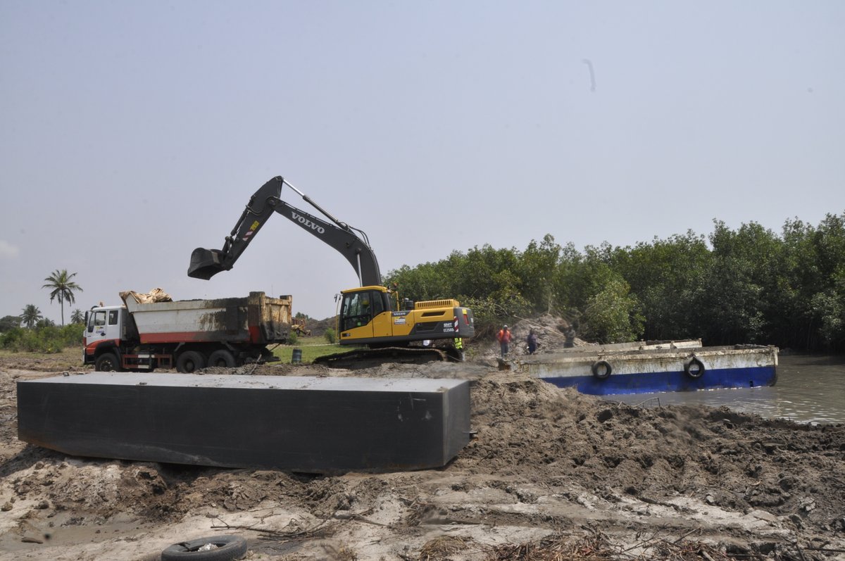 wacaprogram's tweet image. Réduire les inondations et renforcer la résilience côtière : le curage du chenal de Gbaga avance avec un bon suivi. La 12ᵉ réunion de chantier a validé un plan d’achèvement d’ici juin 2025
🔗 En savoir plus 👉wacaprogram.org/fr/article/reu…
#WACA_program #Togo #Bénin #CurageChenal