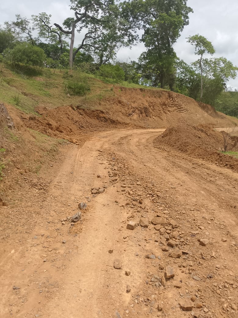 prefecturaloja's tweet photo. 📌 #Limones - #ZAPOTILLO
Estamos trabajando en el mantenimiento emergente de la via #Malvas - #Chaquiro.

⚠️ Conducir con precaución

#SabemosTrabajar #VialsurEP https://t.co/pac8YtkScE