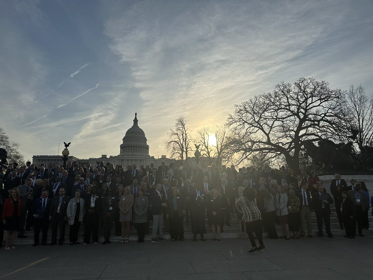 apersad's tweet image. Early morning on Capitol Hill with #NYstrong #Edleaders to #advocate for #PublicEducation in NY and across our country. #Levelfunding #fundingforallstudents #teachersmatter #principalsadvocate