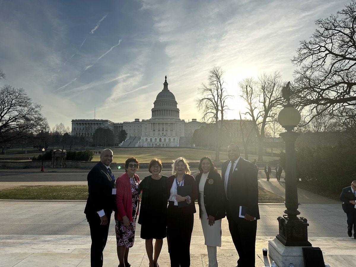 apersad's tweet image. Early morning on Capitol Hill with #NYstrong #Edleaders to #advocate for #PublicEducation in NY and across our country. #Levelfunding #fundingforallstudents #teachersmatter #principalsadvocate