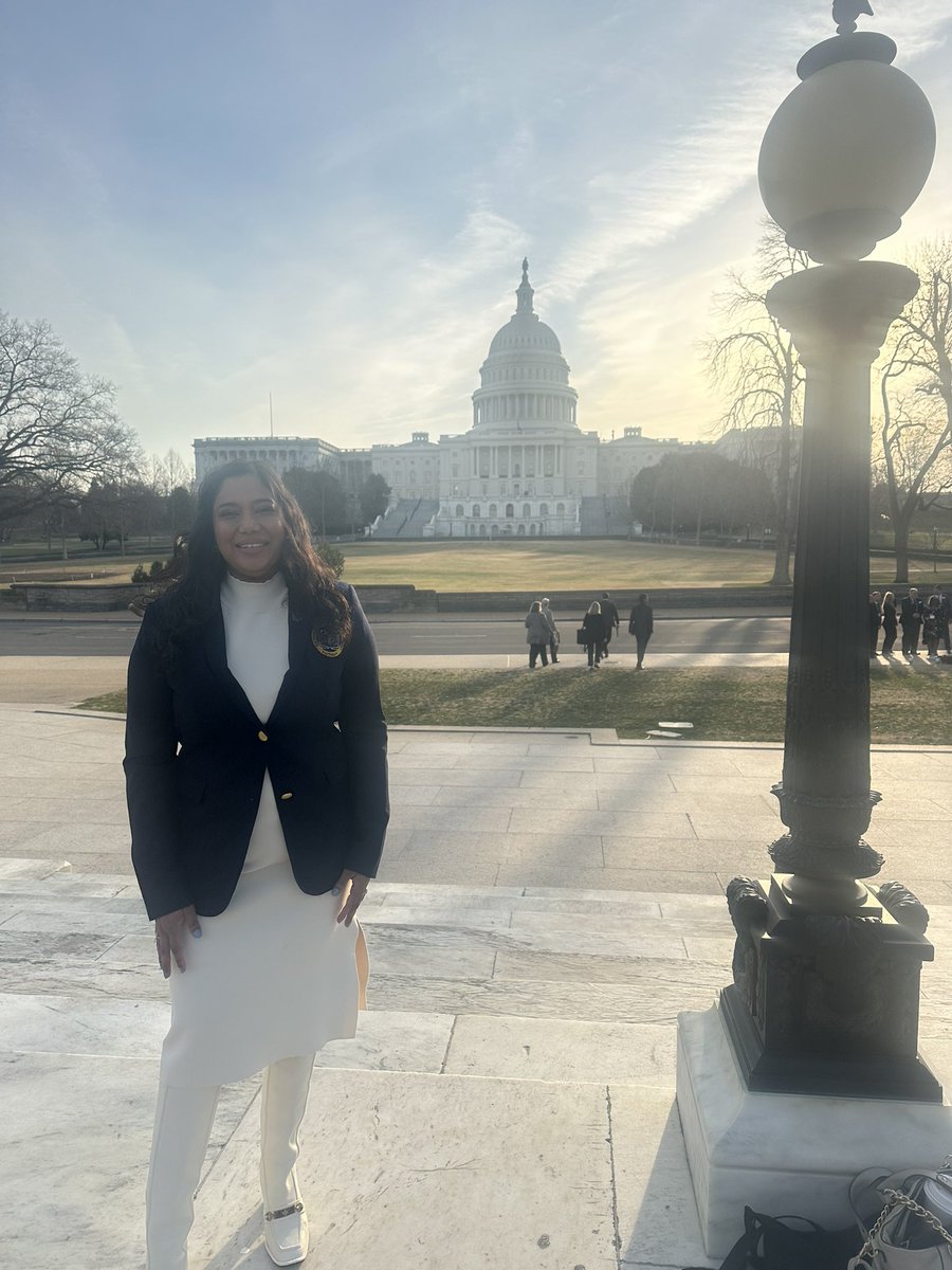 apersad's tweet image. Early morning on Capitol Hill with #NYstrong #Edleaders to #advocate for #PublicEducation in NY and across our country. #Levelfunding #fundingforallstudents #teachersmatter #principalsadvocate