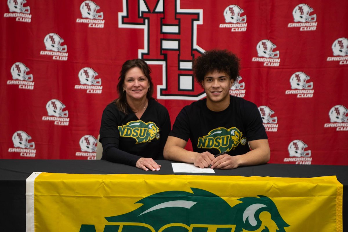 All-State WR and Badger-Small Offensive Player of the Year Chris Kiel is officially a Bison! Congratulations Chris!