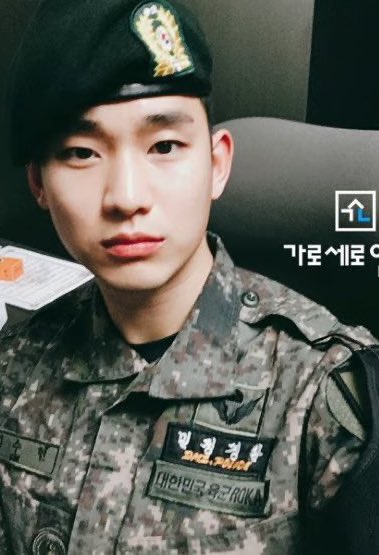 รูปที่ฮีส่งให้แฟนตอนเป็นทหารไม่เคยถูกเปิดเผยที่ไหนเพราะแซรนได้คนเดียว 
#คิมซูฮยอน #คิมแซรน
