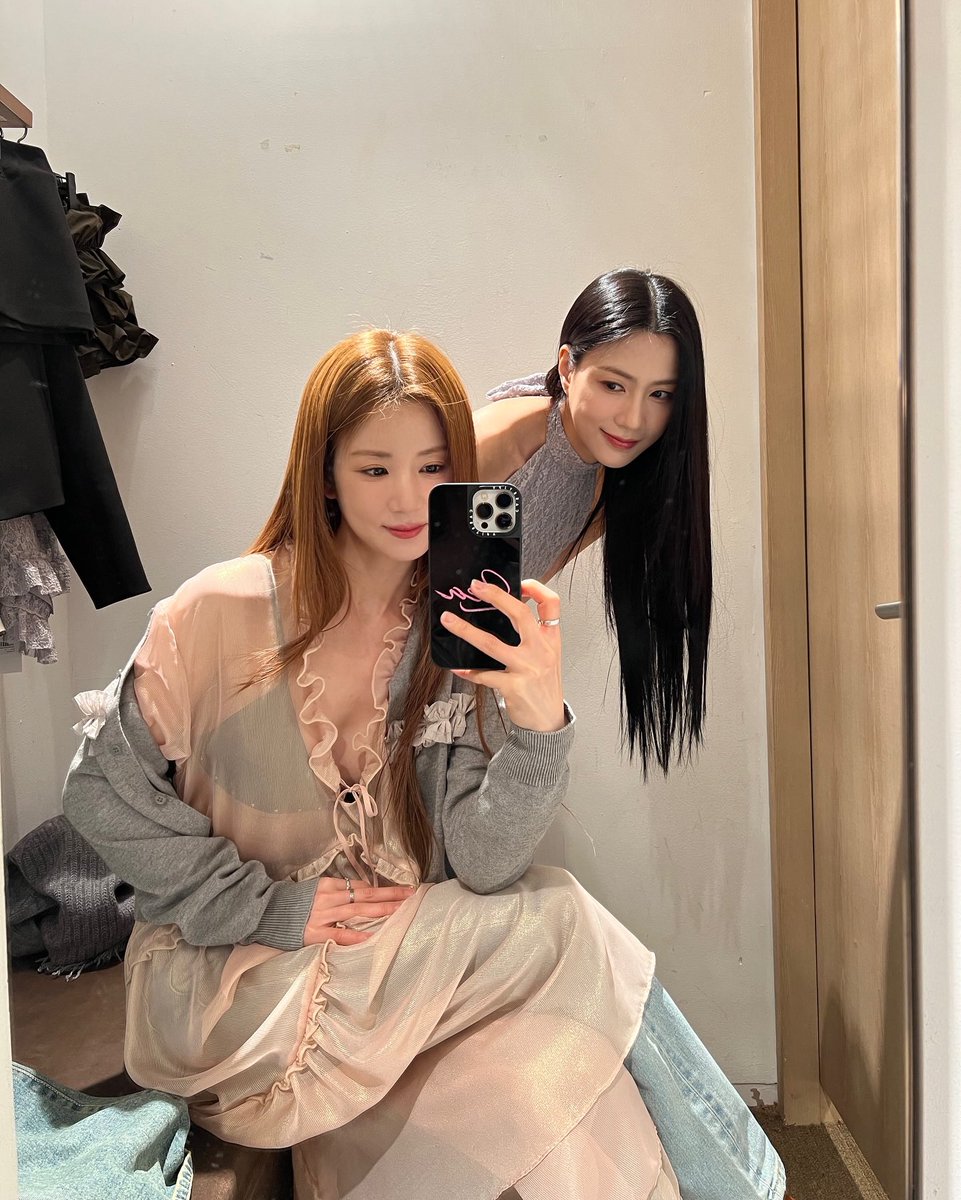 only yookyung can make conservative chorong wear this?! hello?! 😭