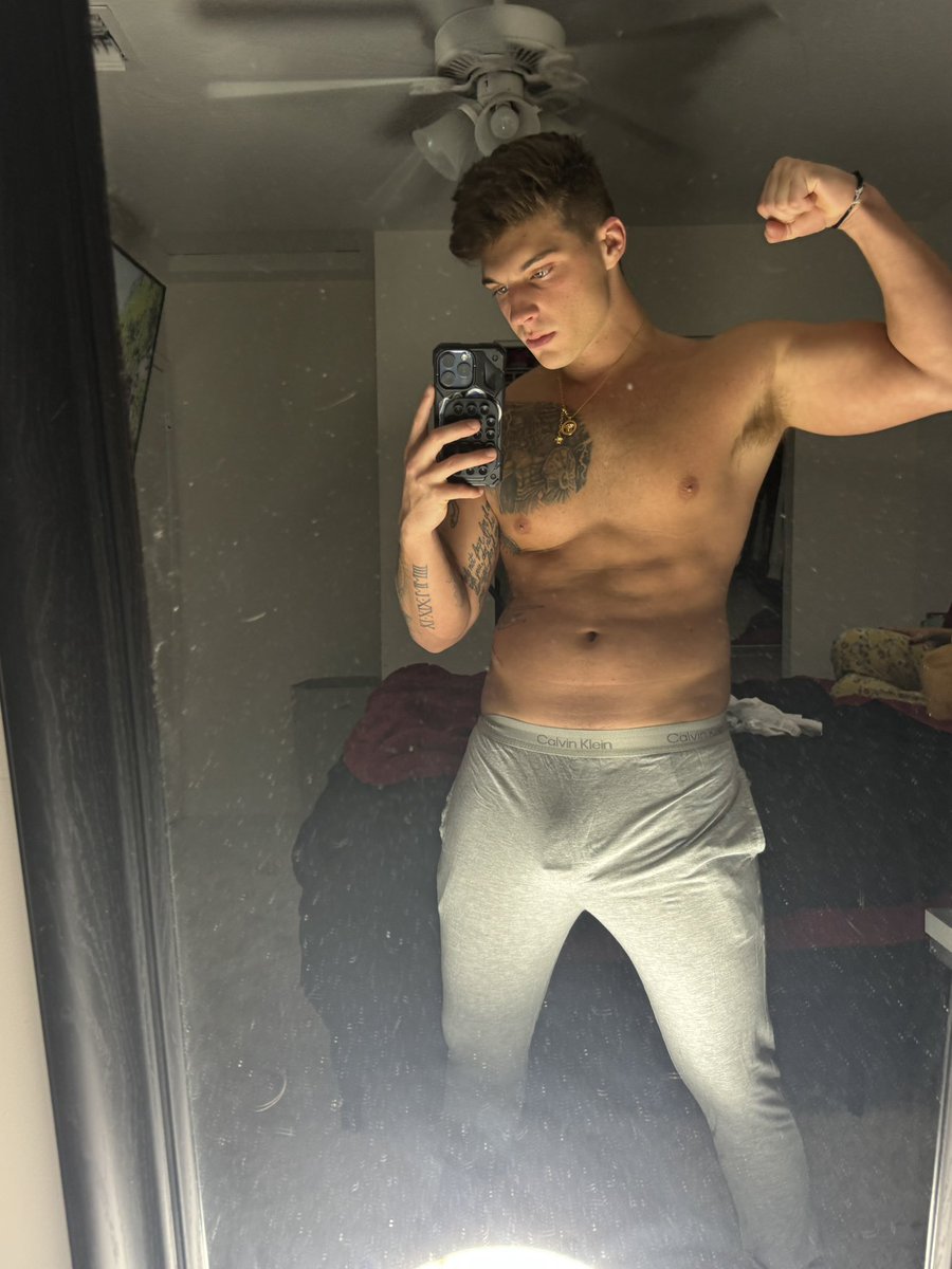 leolevine69's tweet photo. Like + rt for the nude version👀 https://t.co/NPrbckSrHw