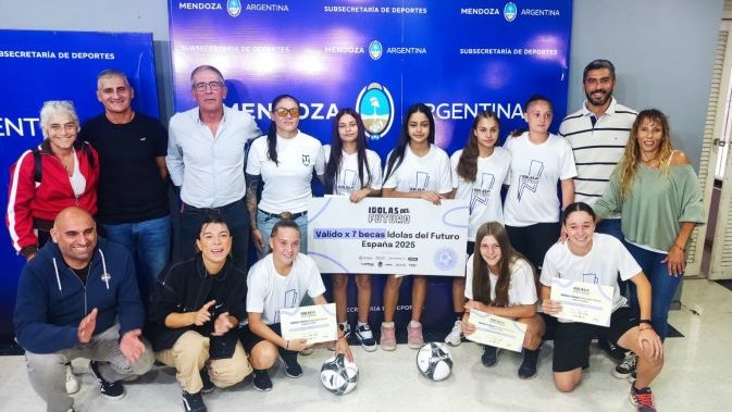 El Gobierno de Mendoza entregó becas a jóvenes futbolistas destacadas, en el marco del programa “Ídolas del futuro”

Esta iniciativa, con el lema "De Mendoza al mundo", busca promover el fútbol femenino mendocino a nivel internacional.

mendoza.gov.ar/prensa/el-gobi…
