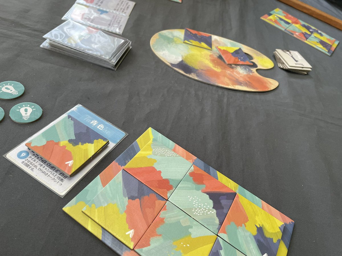 CelestialCrownC's tweet image. 2025/3/9
#新宿クローズ:#ColorField
結局絵は描いてない←4人戦
場から取って、手元の1枚と入れ替えるのみ。各タイルの4辺の色は揃えたく、出来れば色は連続させたい3R。
淡白で盛り上げづらいし運だし相互作用も無いしでは流石に凡以下。せめて終局では絵が描けてて欲しかった…色捏ねただけか…