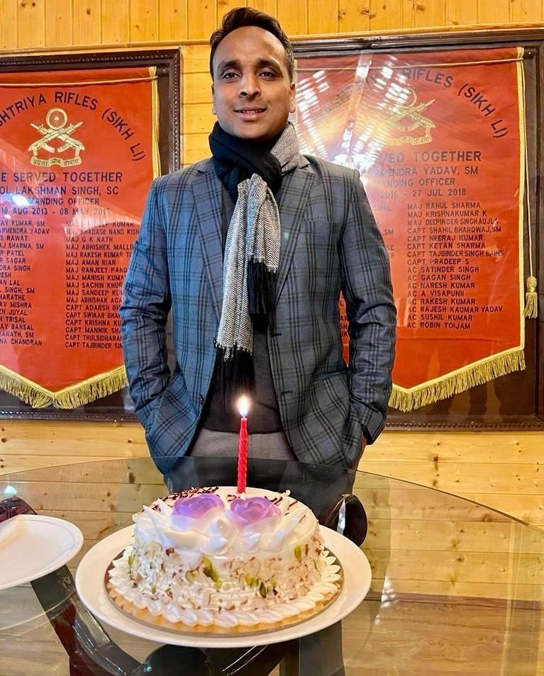 37VManhas's tweet image. COLONEL MANPREET SINGH
Kirti Chakra Sena Medal
19 RR 12 SIKHLI #IndianArmy

would have cut his 43rd birthday cake yesterday, had he not  immortalized fighting terrorists in #Kashmir in 2023.

#FreedomisnotFree few pay #CostofWar.