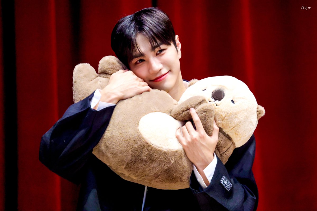20250118 SEASON'S GREETINGS : VVeird Office 발매 기념 팬사인회 : 메이크스타

🦦💕

#VANNER #배너 #태환 #TAEHWAN
<a href="/VannerOfficial/">VANNER 배너</a>