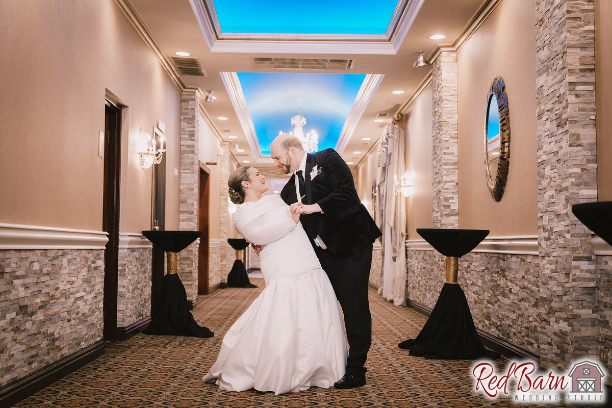 redbarnwedding's tweet photo. Congratulations to Francesca &amp; David for their "Spring into Love" Wedding !!!

#weddingphotoshoot #redbarnweddingstudio #redbarnstudio #ChicagoBride #ManzosBanquets #chicagoweddings #chicagobulls #chicagoweddingphotography #chicagoweddingphotographer https://t.co/QXfChasJ4f