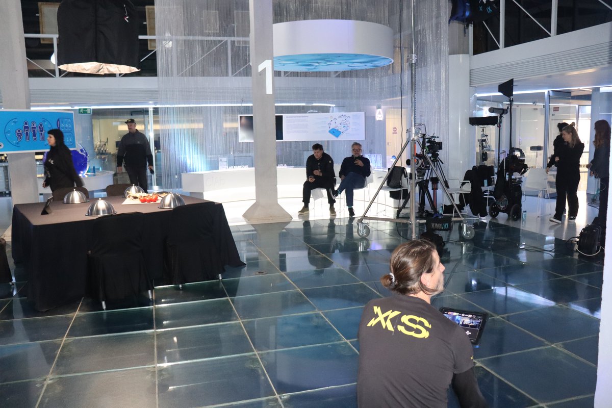 AguasdeAlbacete's tweet photo. ¡Gracias al equipo de producción de #BatallaDeRestaurantes por elegir el #CIAb, en el Depósito del #Agua de la Fiesta del Árbol, para grabar este programa que ayer martes, 11/03, se emitió en @laSextaTV, presentado por @albertochicote. 

¡Fue todo un placer! 

@AytoAlbacete https://t.co/5P048TslOJ