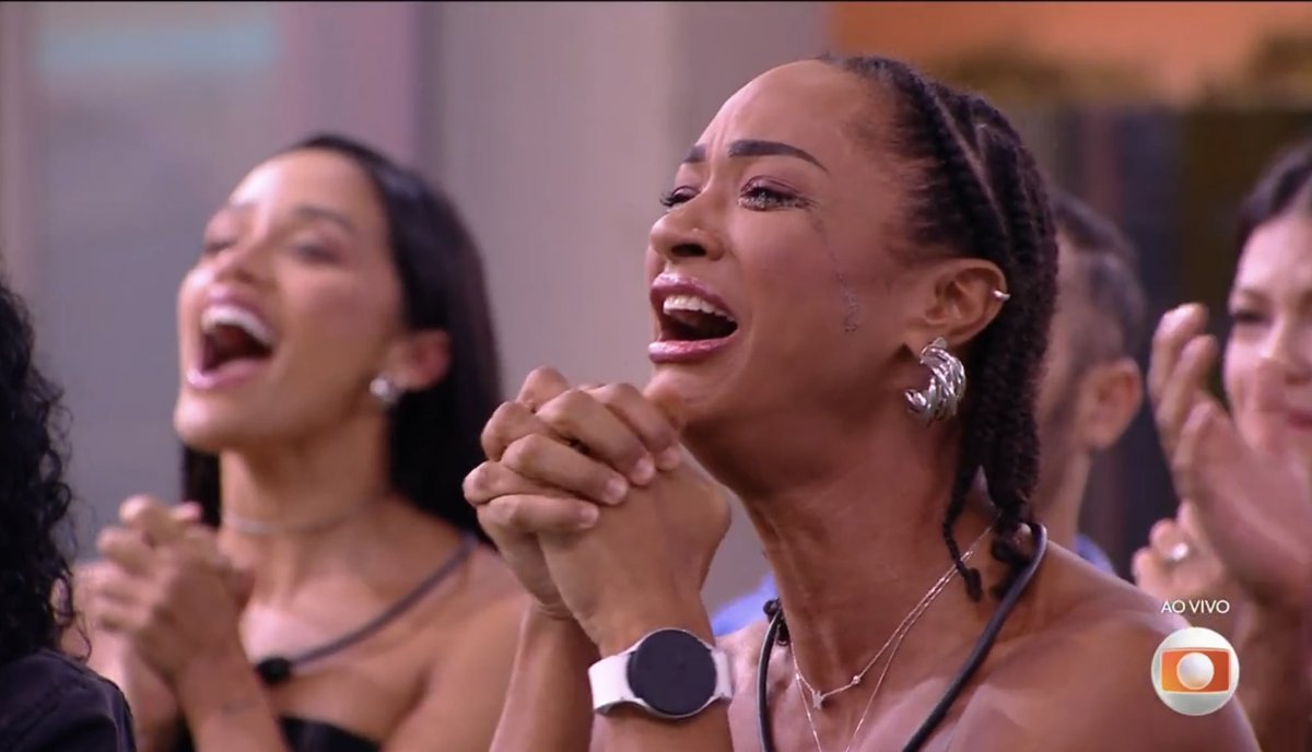 BPlimplim's tweet photo. A nota 0 de hoje vai para a sem noção da #AlineBBB25.
Toda vez que essa candanga volta do paredão, ela faz um escândalo chorando. Pra que chorar daquele jeito? Parece que tá levando uma surra com cabo-de-guatambu.
Aline é over.
Aline é desnecessária.
Aline é dramática.
#BBB25 https://t.co/cvS3FY9nFb