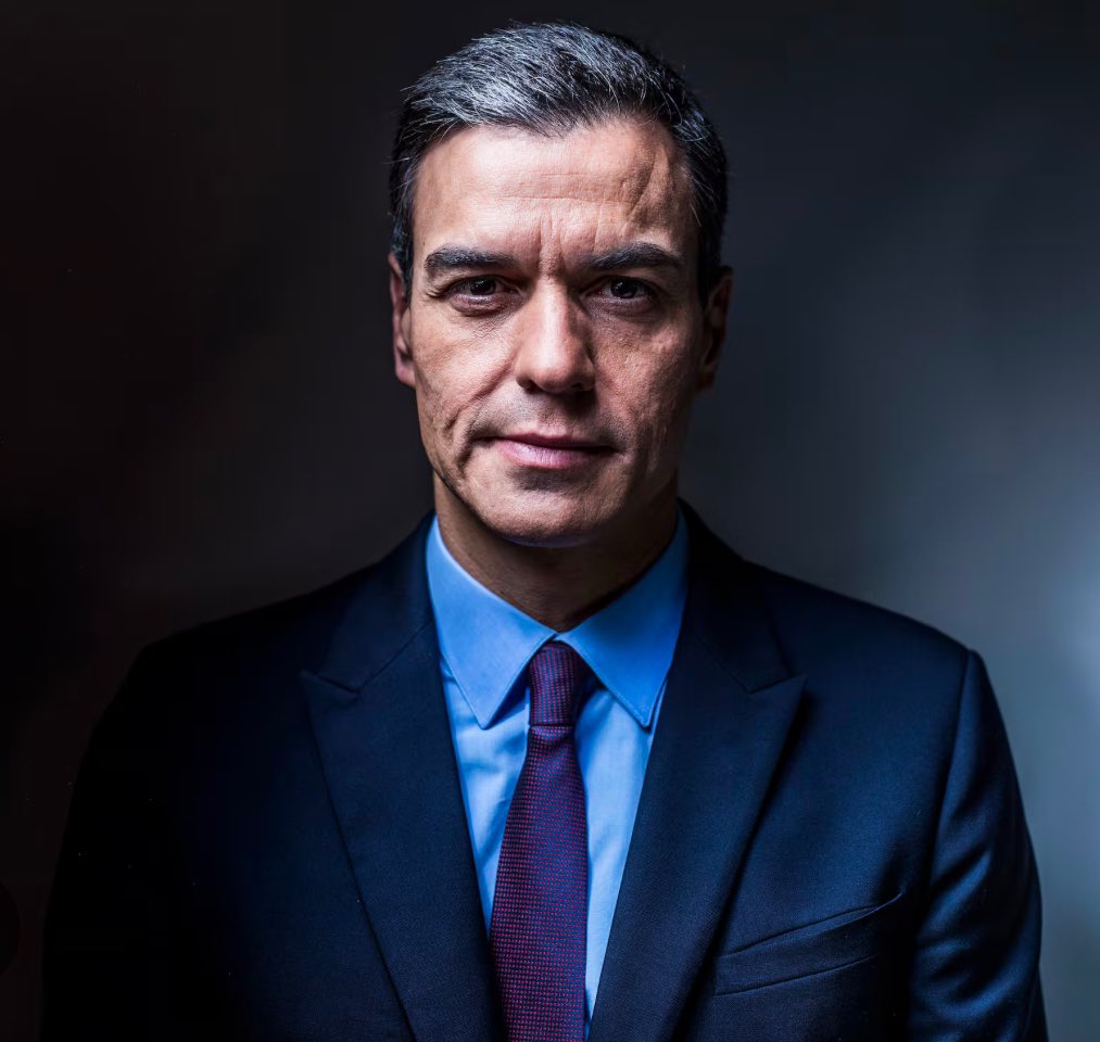 #pedrosanchezdimisión 
Inundemos las redes