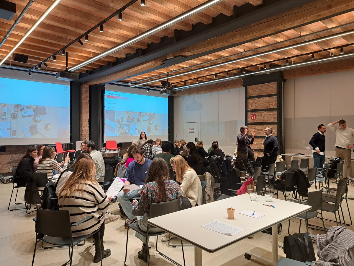 Èxit de participació en la sessió formativa per a entitats ‘Establim relacions sòlides amb l’empresa des del tercer sector social’, que hem organitzat aquest matí al <a href="/hubsocialbcn/">Hub Social Barcelona. (Girona 34, interior. Bcn)</a>. 

🤗Una oportunitat per a establir relacions sòlides entre el món social i l'empresarial.