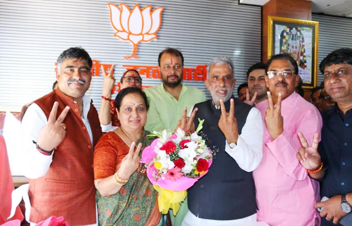 देश में सबसे बड़ी जीत दिलाने के लिए फरीदाबाद की देवतुल्य जनता का आभार: प्रवीण बत्रा जोशी
 सबसे बड़ी जीत का रिकॉर्ड गाजियाबाद से भाजपा नेत्री सुनीता दयाल के नाम था
 सुनीता दयाल 287656 वोटों से जीती थी, प्रवीण बत्रा जोशी को 316852 वोटों से मिली जीत
bharatdarshannews.com/news/up/46778