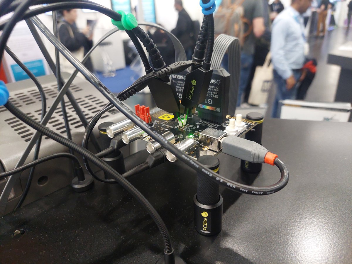 BatronixNews's tweet photo. Tag 2 von 3 der #ew25 – Wir sind mittendrin! 🚀
Ein Tag voller spannender Gespräche und Eindrücke.
Morgen geht’s in die letzte Runde!
📌 Halle 4 / Stand 4-202
#embeddedworld #ew25 #ew2025 #messe #innovation #magnova #tech #meetus #batronix https://t.co/EveAZCyIO1