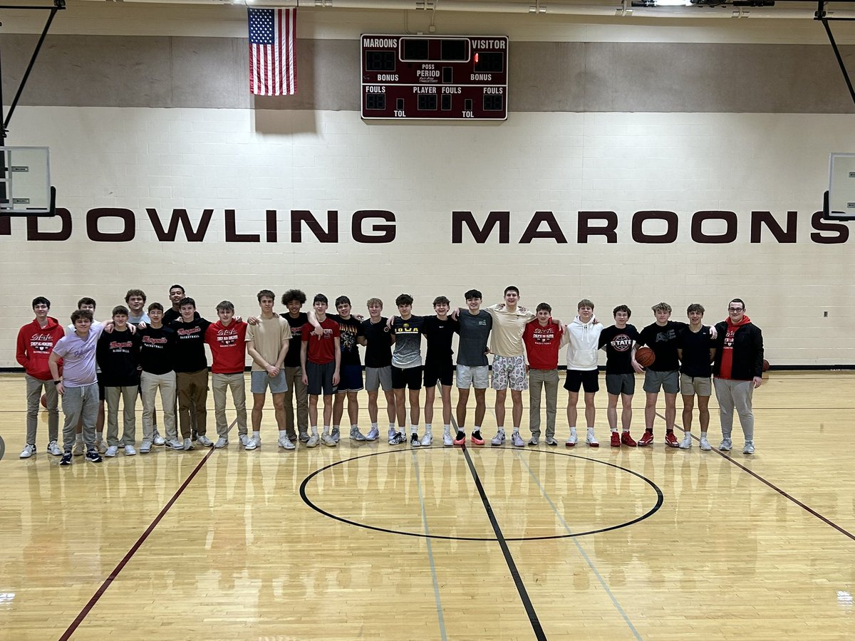 Big shoutout to <a href="/DCHSMaroons/">DowlingCatholic</a> for graciously letting us use their gym before our Quarterfinal today! #DefenderPride