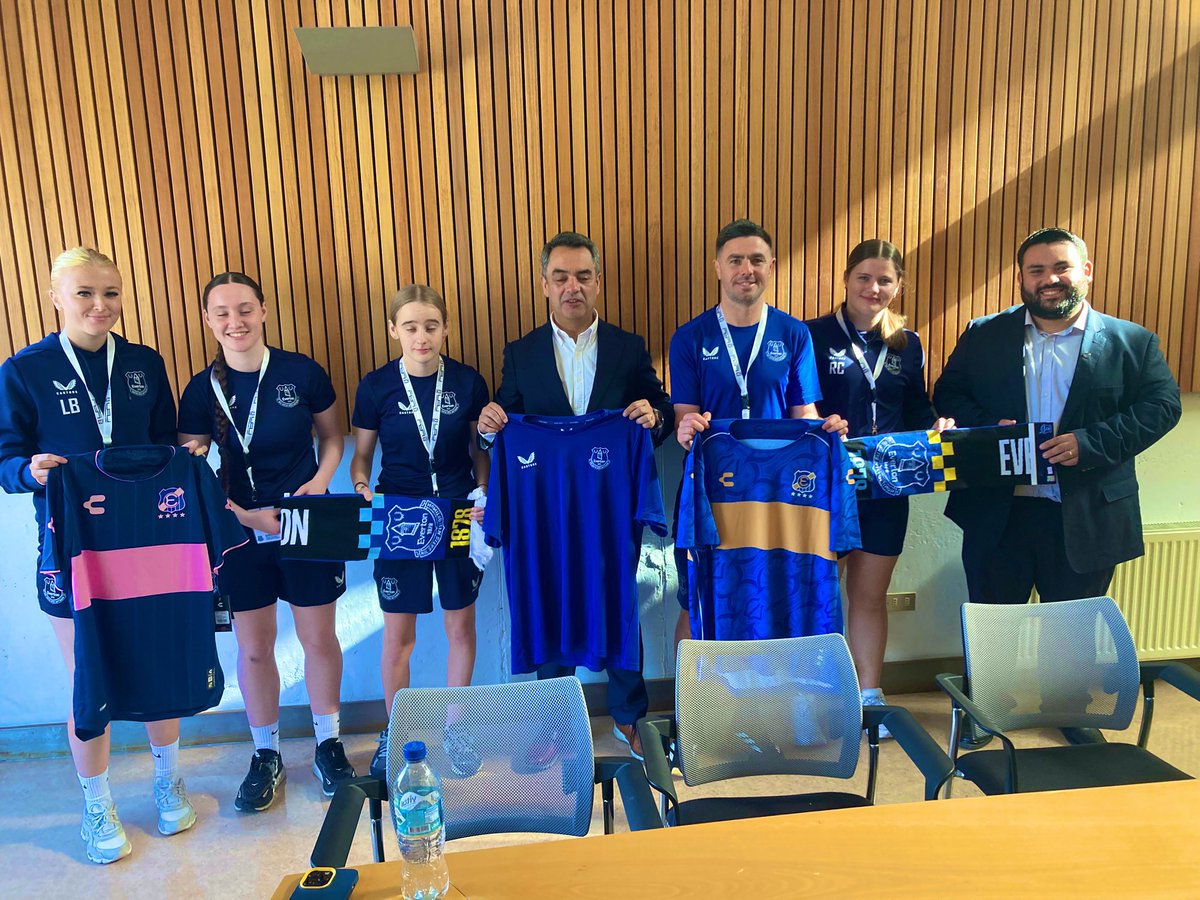 A special thanks to staff <a href="/UAI_VINA/">UAI - Viña del Mar</a> <a href="/UAI_CL/">UAI</a> for putting together a special programme. It was a pleasure to meet Cristian &amp; Diego from <a href="/evertonsadp/">Everton de Viña del Mar</a> 🙌🏻⚽️🇨🇱🔵 #NSNO