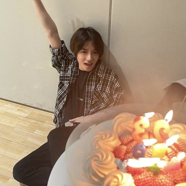 beomgyuhourly's tweet image. Happy birthday to the incredibly talented, beautiful, and kind Beomgyu! Wishing you a year filled with happiness, love, and endless success. You were born in the spring and just like spring you bring warmth to everyone around you i love you so much 🧸❤️
SPRING STARTS WITH BEOMGYU…