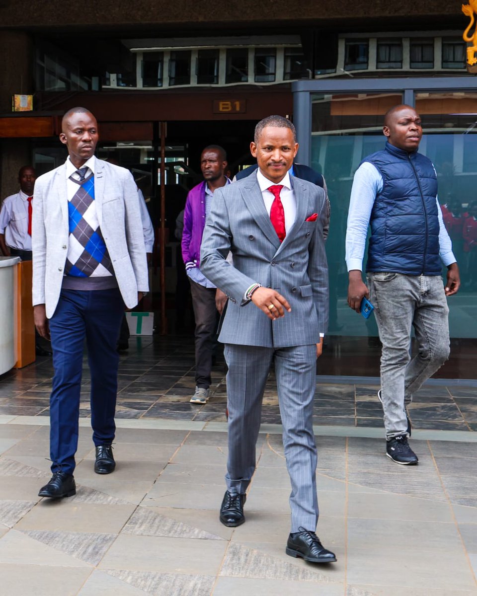 HABILOGAJA1's tweet photo. Getting a leader is smart, think smart and do classic developments is VERY rare.... @HEBabuOwino is one of the rare leaders we have in our political era.
Ndindi Nyoro El Chapo #BabuOwino #BabuKwaSababu #RevivalTrainMovement #FeelsGoodToBeHome #FeelsGoodToUpgrade https://t.co/HEB3Fvk9Mt