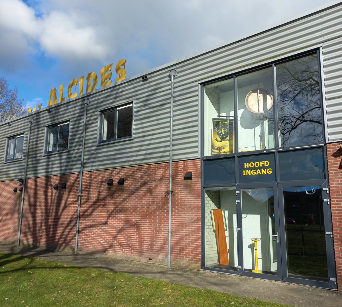 jantimmer50's tweet photo. Na Super Saturday,gaan wij aankomende zaterdag weer aan de slag. mijn gasten zijn weer welkom. Functionaris werk start ik op 7:30 tot 18:00 uur.ook dan,is er een drukke #Voetbal programma.iedereen is welkom bij onze club uit de @GemeenteMeppel #Saturday #Alcideanen #Gasten https://t.co/Puw7N7R3El