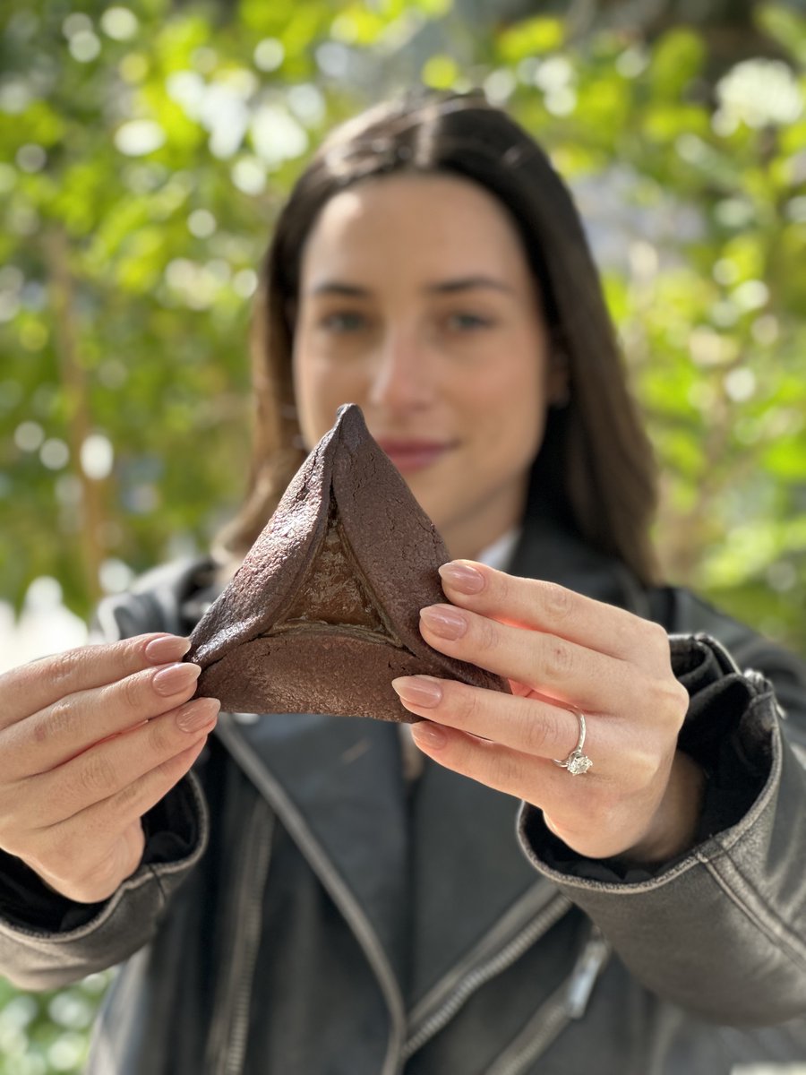 בלונדיז קרמל מלוח  XL
בדיוק הגודל שהיינו צריכים לקנח איתו!
סבלה שקדים קקאו במילוי בלונדיז, פקאן שוקולד וטופי קרמל מלוח