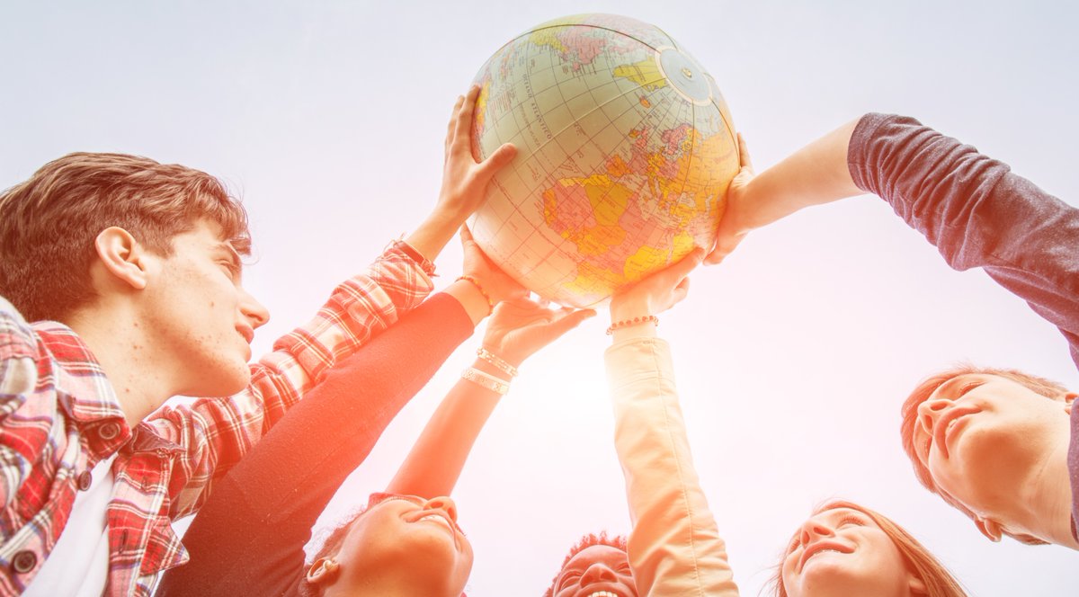 CFR_Education's tweet image. Join us tonight from 5:00 to 6:00 PM (EDT) for a webinar on climate change and civic education, hosted in partnership with @EarthDay as part of #CivicLearningWeek.
Register here ⬇️ bit.ly/4iAuYdD