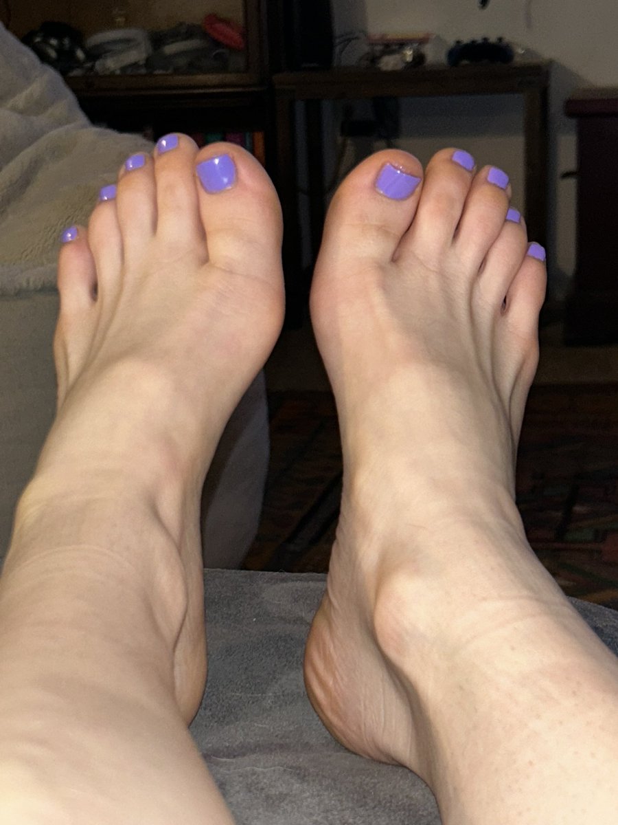 funsizequeen_'s tweet photo. We love a fresh pedicure 
Cute feet toes soles purple spring footfetish https://t.co/oxn7vwyq29