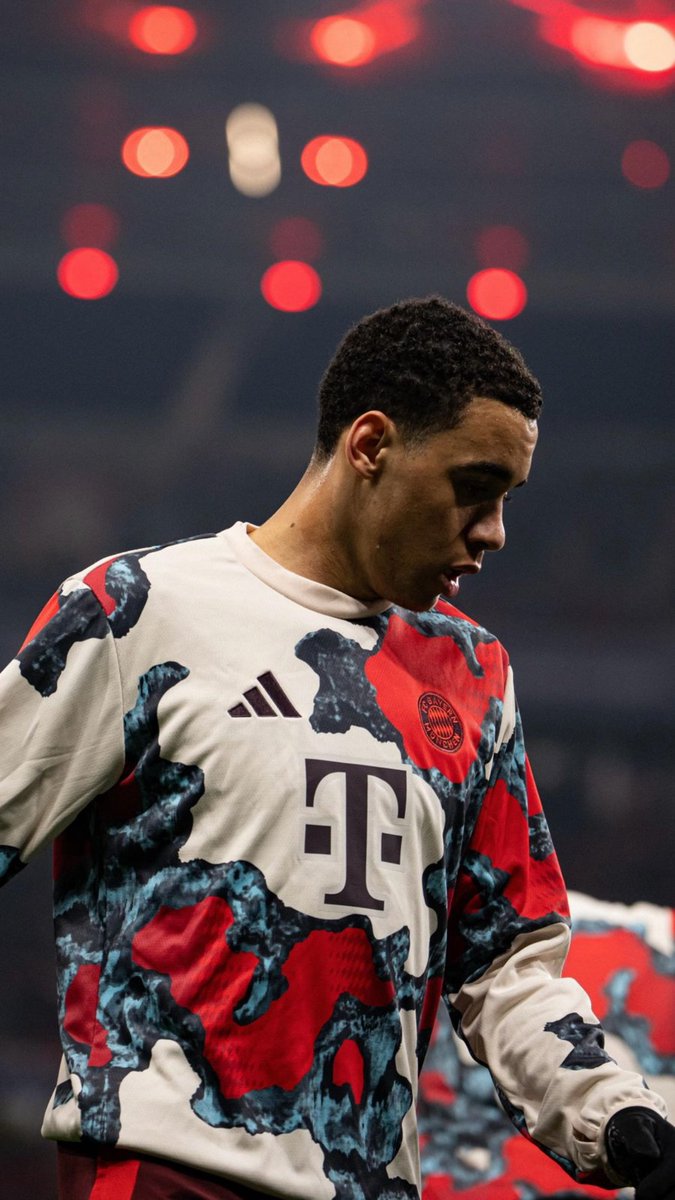 𝘽𝙖𝙮𝙚𝙧𝙣 𝙫𝙨. 𝙇𝙚𝙫𝙚𝙧𝙠𝙪𝙨𝙚𝙣—everyone’s talking, predicting, debating. But for me? It’s just about being ready. The noise outside doesn’t matter. The only thing that matters is how I step onto that pitch, how I make each moment count.