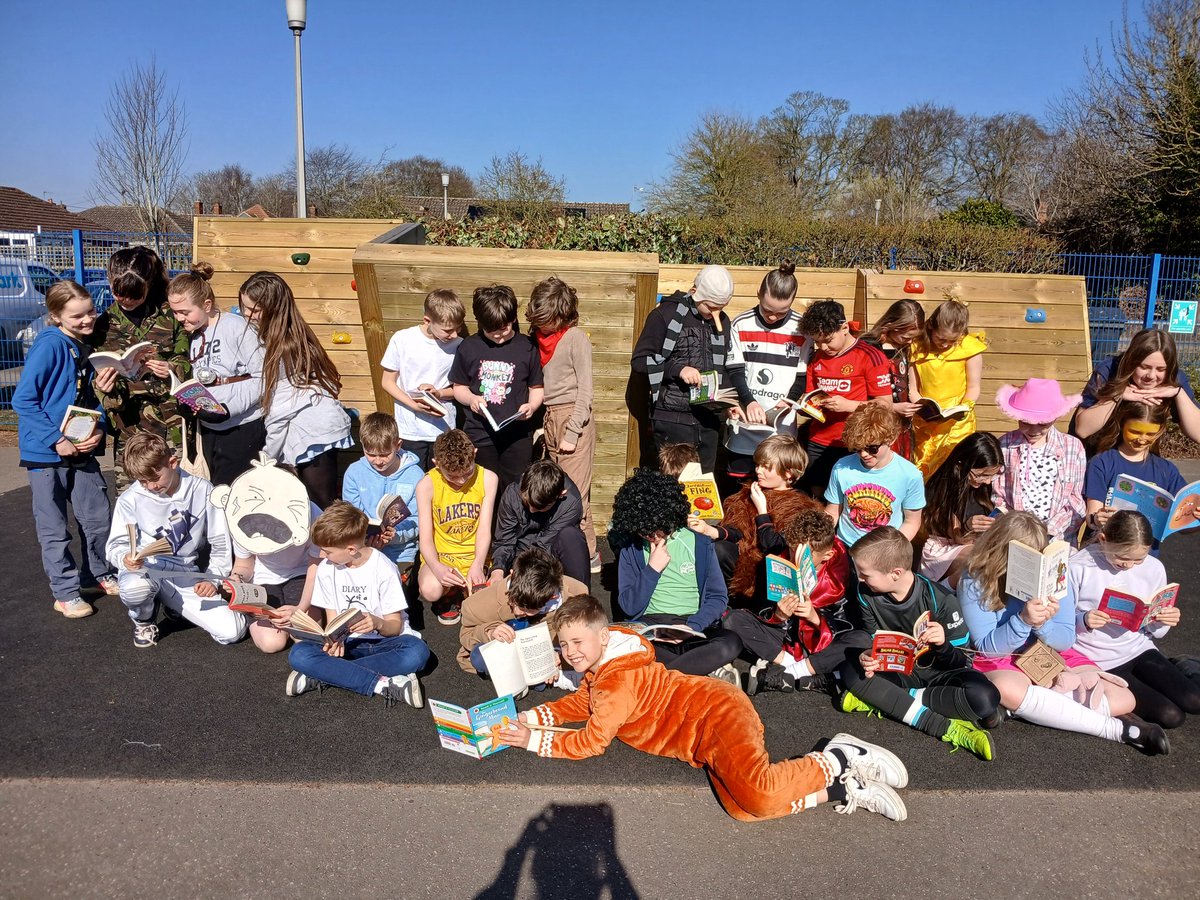 I forgot to post these from World Book Day! Don't they look great?! Quartz Class/year 6!
