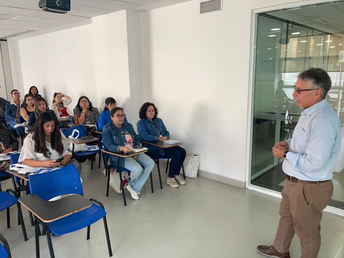 Dsocial_II's tweet image. Funcionarios municipales de las nueve comunas de la región participan en una capacitación del Registro Social de Hogares en #Antofagasta. El seremi Mauricio Zamorano les dio la bienvenida a esta importante instancia.
@MinDesarrollo
@DPRAntofagasta
@VoceriaAntofa 
@AiepAntofa