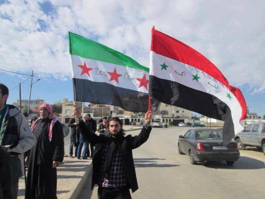 أهالي الانبار وتكريت والموصل وديالى وكركوك السُنة يطلقون مبادرة لتقديم الورود للعاملين السوريين المتواجدين في المحافظة دعماً لهم بعد الإساءة التي تعرض لها العاملين السوريين من قبل حاضنة المليشّيات في بغداد وجنوب العراق الموالين لإيران ..